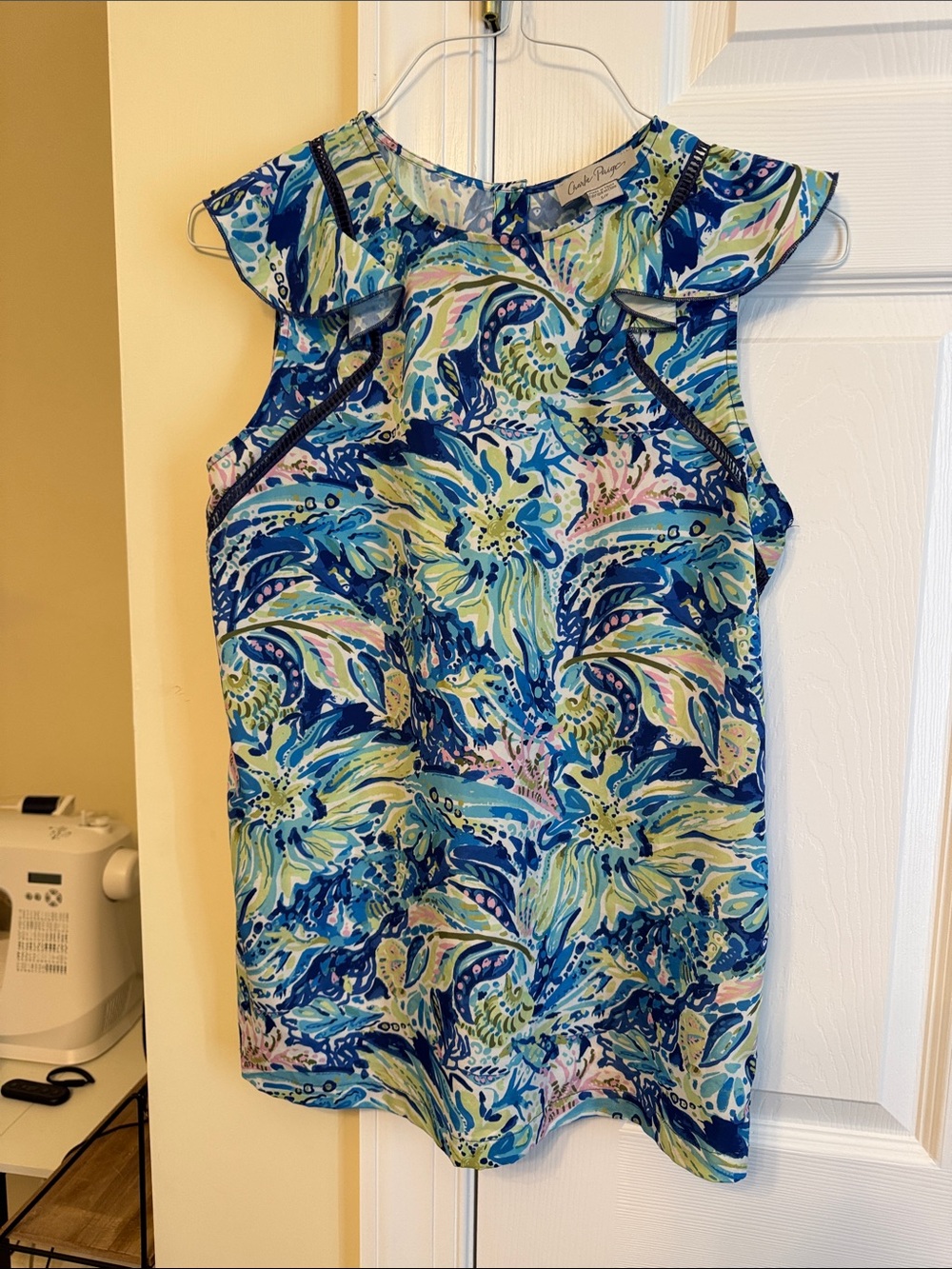 Charlie Paige Blue Floral Flutter-Sleeve blouse